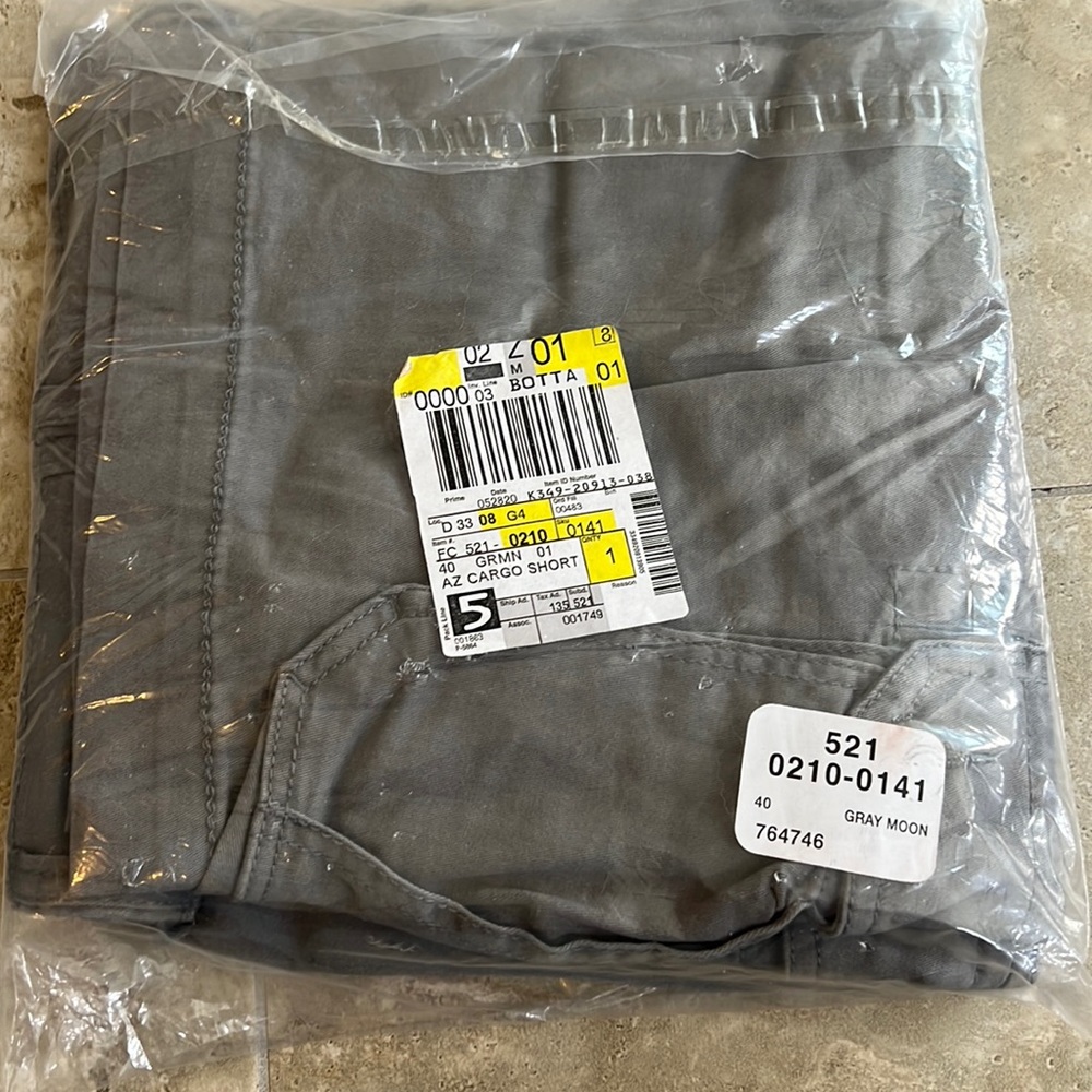 NWT Men’s Arizona cargo shorts